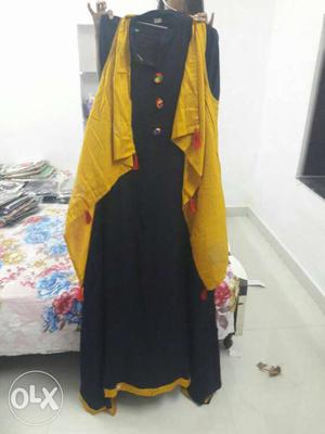 Black And Yellow Crew-neck Long-sleeve Maxi Dress