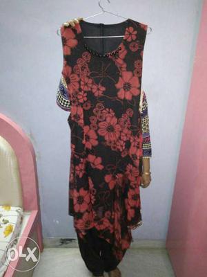 Fresh and Unused Floral Print Red Middie for sale