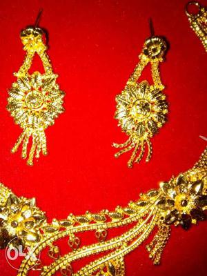 Gold-colored Floral Necklace With Pair Of Earrings Jewelry