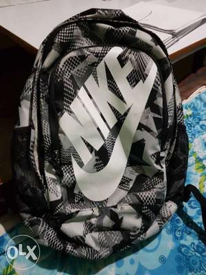 Nike backpack (excellent condition brand new)