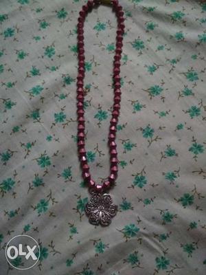 Red And Silver-colored Flower Pendant Necklace