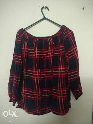 Red and blue off shoulder shirt top. Size:XL