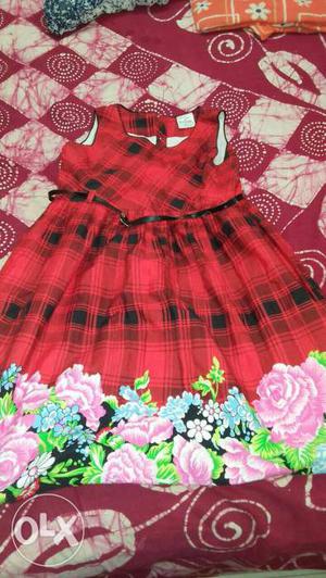 4 Dress (7-8 years) in perfect condition
