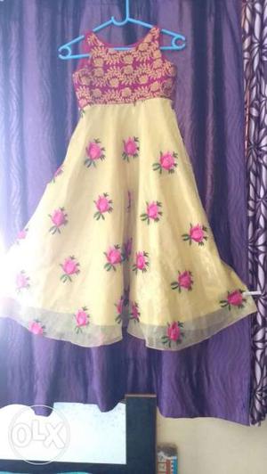 6to 7 years old for girl. birthday gown hardly 2