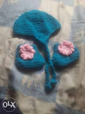 Baby's Blue Knit Aviator Cap And Knitted Shoes