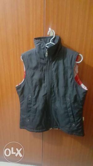 Monte Carlo reversible jacket ideal for 6 to 8 yr