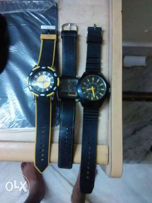 4 branded watches in very good condition.!!