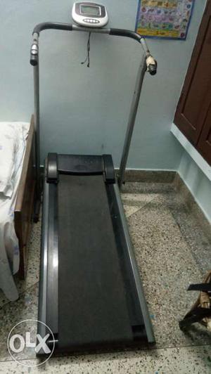 A manual treadmill