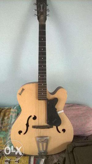 Guitar Givson good condition only one string