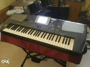 Korg pa500 in excellent condition with case and 2