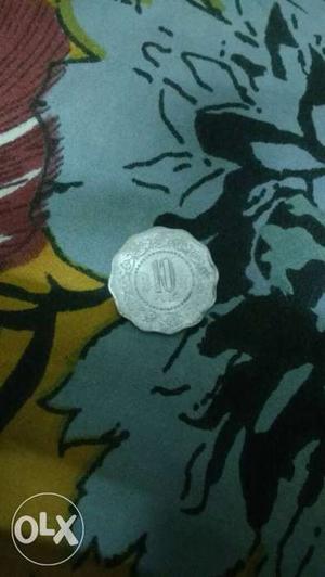 Scalloped-edge Silver-colored Coin