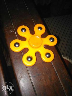 Yellow 6-winged Hand Spinner