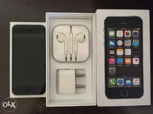 IPhone 5s 16 gb space grey in mint condition.