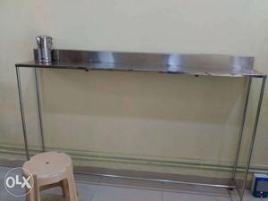 Restaurants standing eating tables in stainless