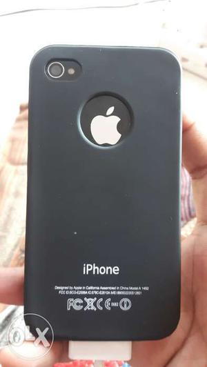 Sell my iphone 4 32 gb with charger and earphone