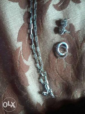 2 silver earings n 1 silver chain need to sell