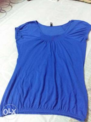 Blue medium size top