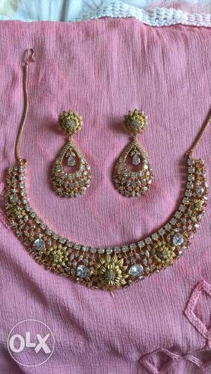 Diamond Gold Collar Necklace And Drop Earrings