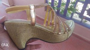 Fashion chappal golden color..