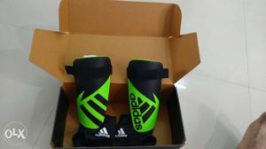 Green-and-black Adidas Knee Pads