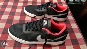 Nike sneakers size 10 new in stock