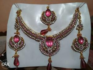 Pink fashionable necklace