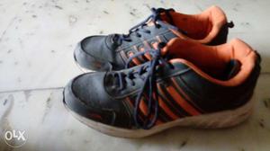 Size-8 Black-and-orange fiesta Low-top Sneakers