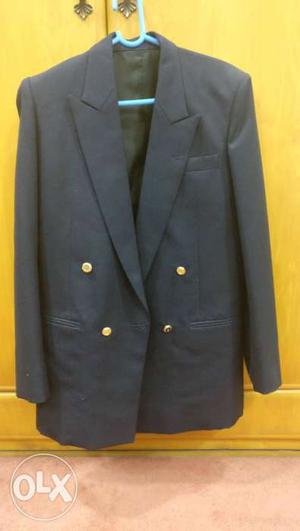 Suit hardly worn and in really good condition