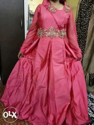 Unused gown.. size XL urgently..