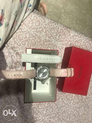 Very good quality original guess womens watch in pink|white