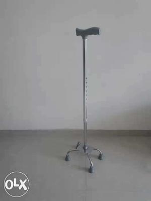 Walking stick with adjustable height. used for 10 days.