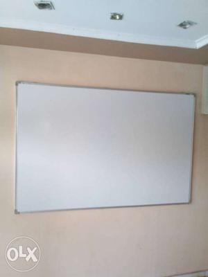 White board. in good condition. size is 6 ft x 4