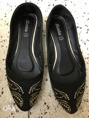 Women's Black Bata Leather Almond-toe Pump Shoes