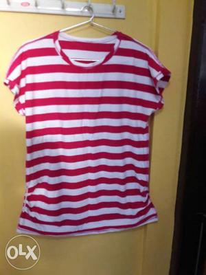 Women's Red And White Scoop Neck Shirt