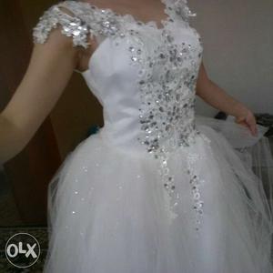 Women's White Sequin Sleeveless Wedding Dress