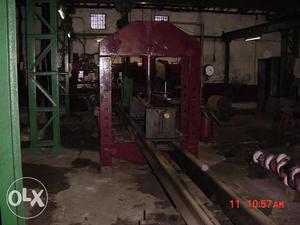 60 tonnes Hydraulic Press with Travelling Trolley