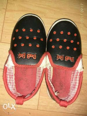 Baby boys shoes (Size 8 number) it's used, need to sale