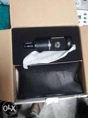 Black Condenser Mic audio technica only open box not even