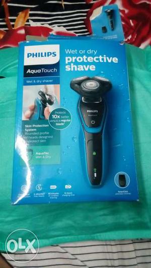 Black Philips Aqua Touch Rotary Shaver Box free from 185