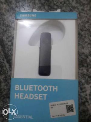 Black Samsung Bleutooth Headset With Pack
