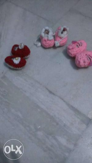 Booties for kids upto 3-6 months in red and pink colour