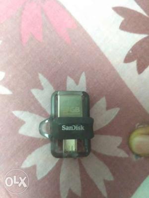 Brand new sandisk 32 gb pendrive (unused)