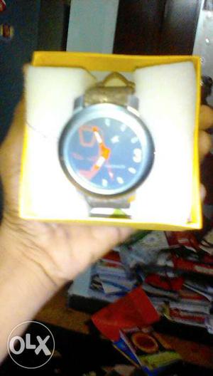 Fastrack watch no problem and bi only 5 days