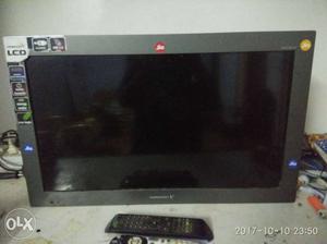 Flat Screen Television With Remote