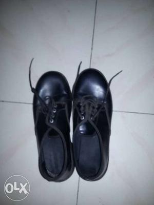 It is a school shoes black colour.Its size is 8 uk. it is of