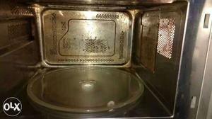 LG microwave 6 years old gud condition