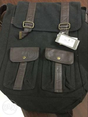 Rock port canvas sling bag..brand new which is in