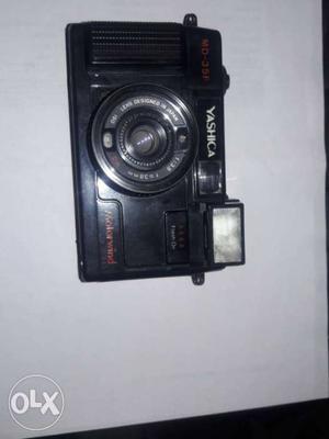 Yashica camera in good condition... all function
