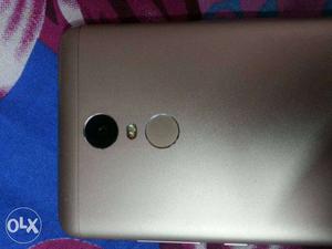 16 gb gold. With full unused accessories. Without