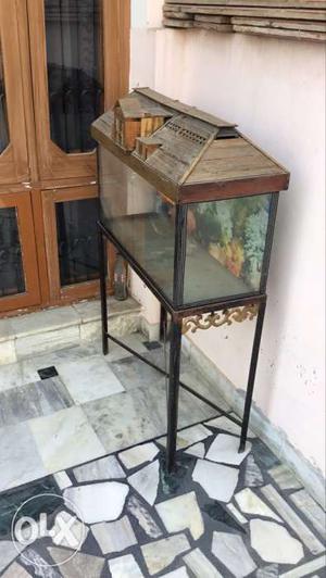 Aquarium cabinet with stand